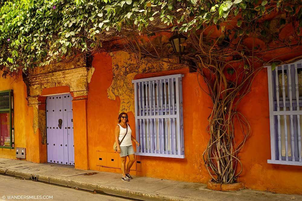 Wandering the colourful streets of Cartagena Colombia