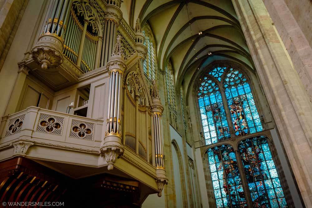 Photo of Utrecht's Domkerk interior, showing the organ and tall stained glass window