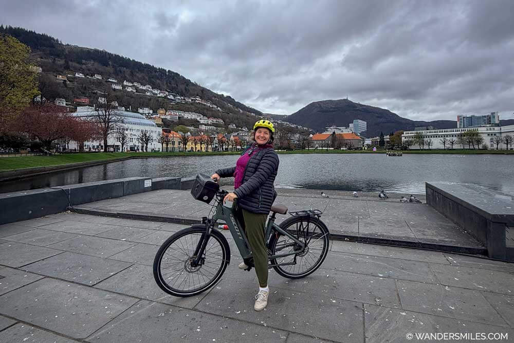 A woman on an E-Bike on a tour in Bergen