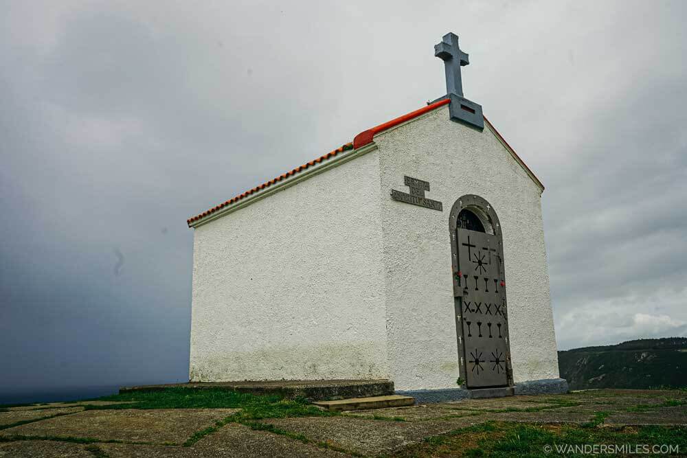Tiny white church on a cliff called Ermita del Espíritu Santo (Hermitage of the Holy Spirit), located at Mirador del Espíritu Santo near San Esteban de Pravia