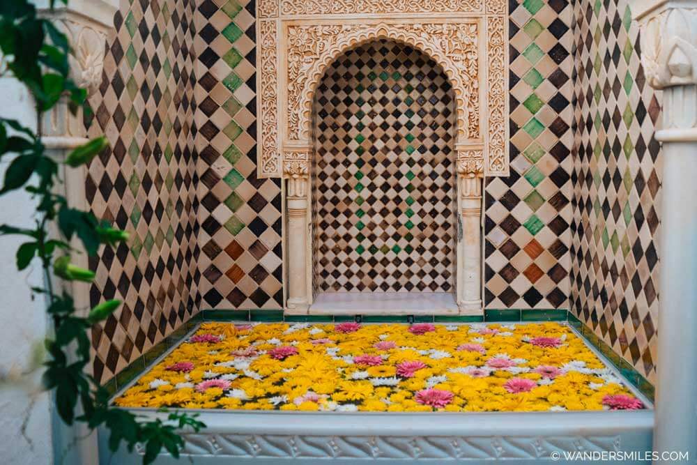 Casa Andalusi in the Jewish Quarter of Cordoba. The courtyards, the flowers, the water and the oriental perfumes of Casa Andalusà recreate the times of the Caliphate.