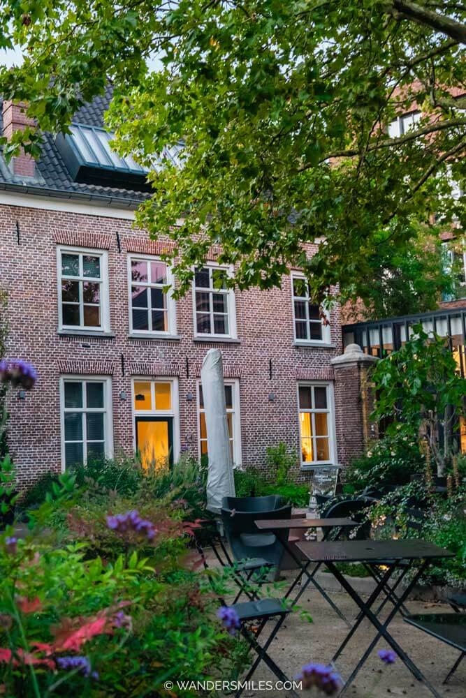 Courtyard at Kazerne Eindhoven with flowers and tables